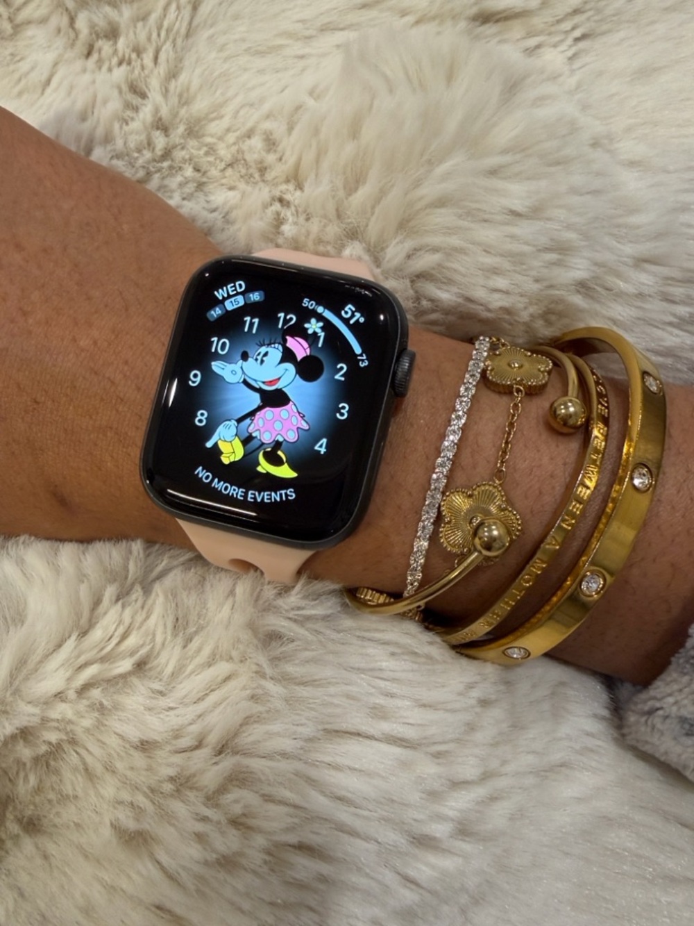 Apple Smartwatch Series 5 (44mm) with Free Bands & Charger included - Picture 5 of 12